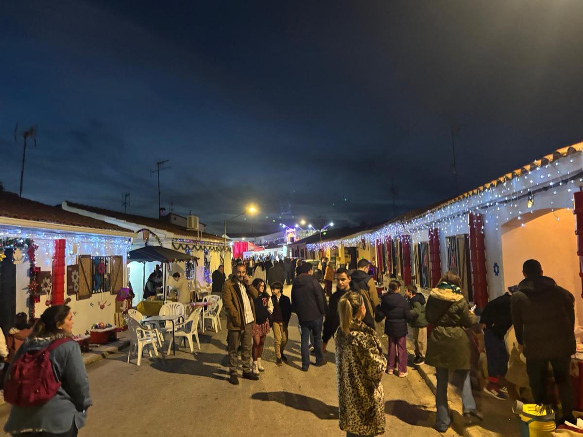 Imagen de una de las calles más transitadas de Sagrajas (Badajoz) durante el lunes 8 de diciembre.