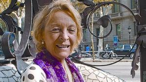 Soledad Puértolas, el lunes, en el paseo de Gràcia de Barcelona.