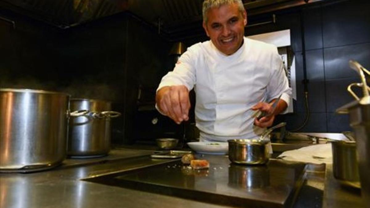 Nandu Jubany, que celebra 20 años de Can Jubany, en la cocina.