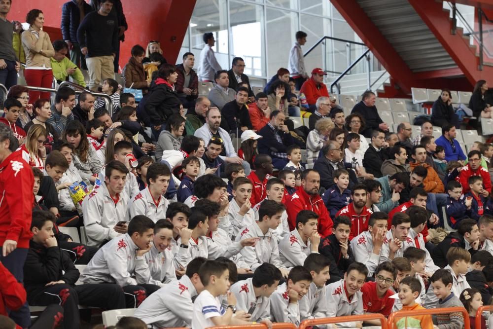 Partido benéfico entre exjugadores del Sporting y del Oviedo en favor de la Asociación Adansi