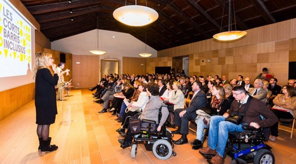 Una de les trobades a l’Espai d’Inclusió 20+20+20 de les Corts.