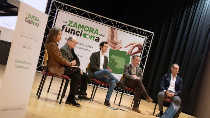 Un momento de la mesa redonda en el campus. | Miguel Ángel Lorenzo