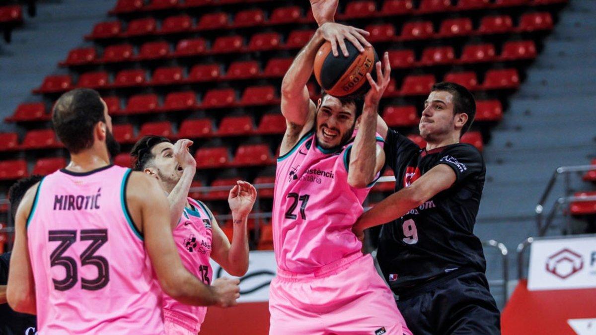 Àlex Abrines no tuvo en día en el lanzamiento