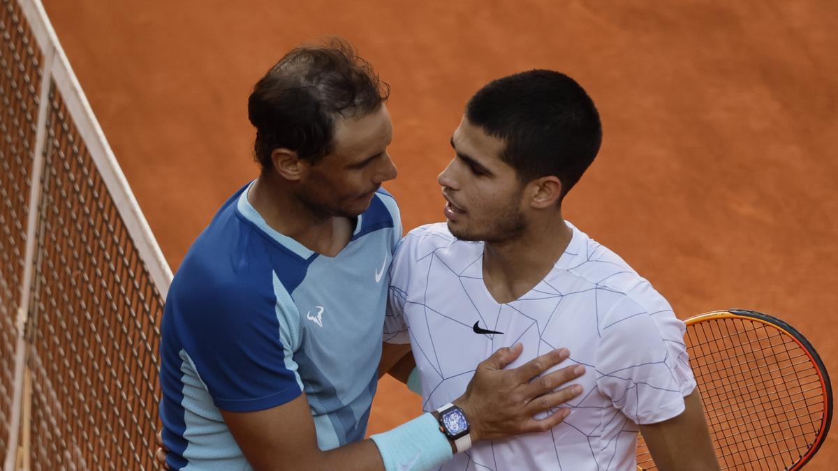 Nadal y Alcaraz se saludan tras el partido de cuartos de final en Madrid