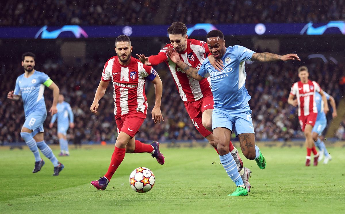 Koke y Vrsaljko, ante Sterling en una acción del Manchester City - Atlético.