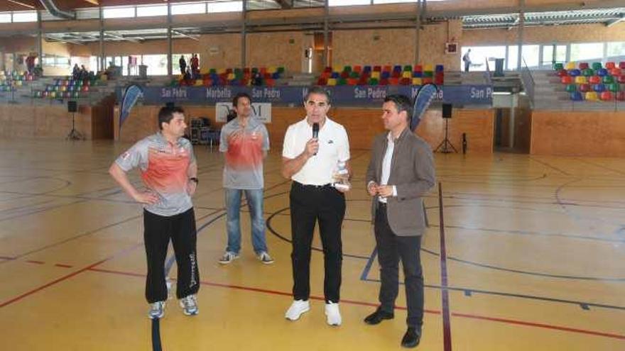 Bernal apoya el Cinic de baloncesto a favor de la Fundación Scariolo