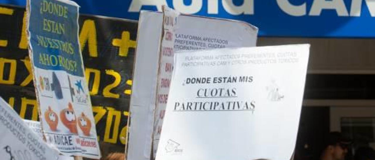 Afectados por las cuotas piden citar a empleados