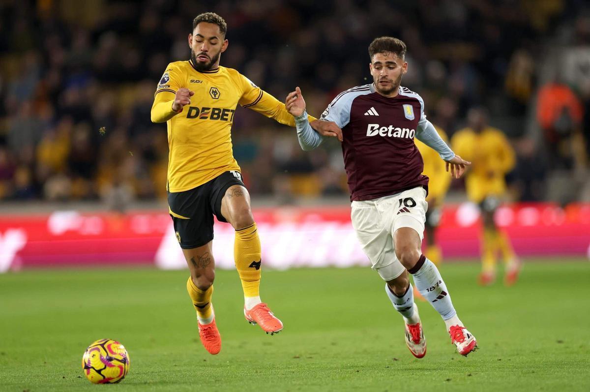 Andrés García, con la camiseta del Aston Villa
