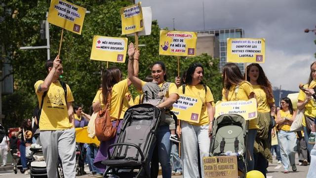 Uns professors durant les protestes de docents d’aquest curs, a Barcelona.