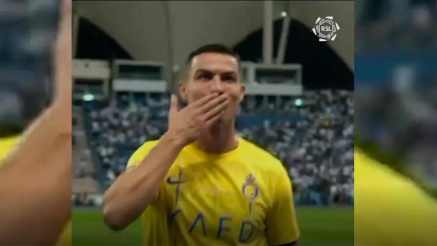 La nueva reacción de Cristiano cuando le corean el nombre de Messi en Arabia