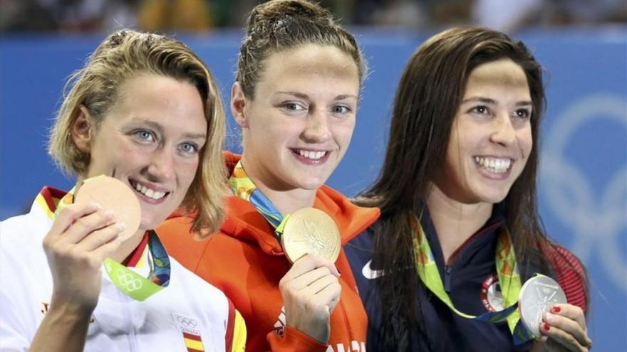 Mireia Belmonte abre la cosecha de medallas