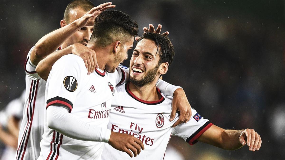 André Silva, celebrando uno de los tres goles que marcó para el Milan en Viena