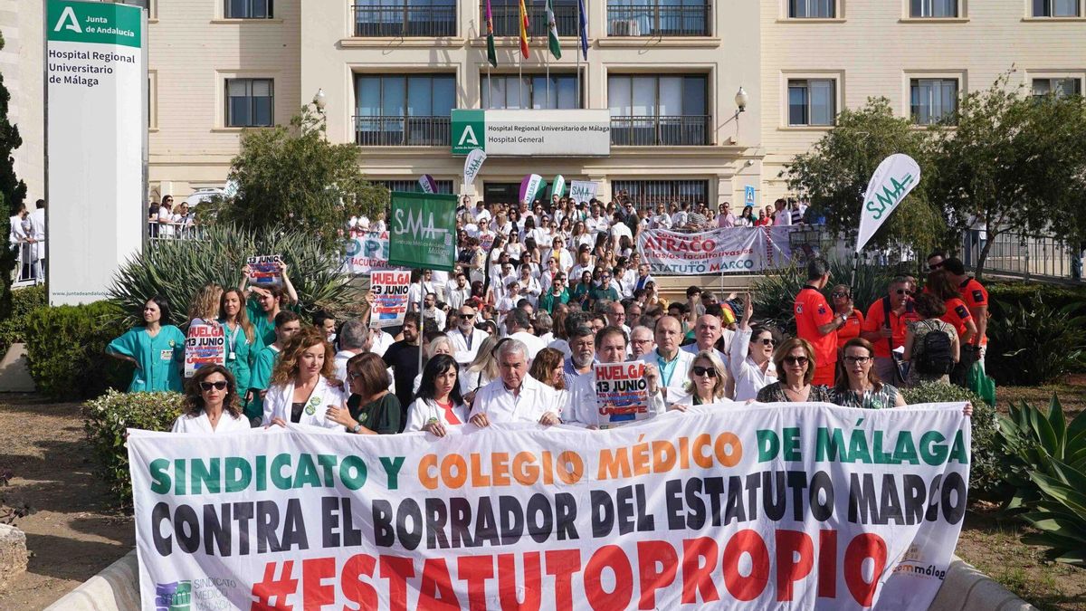 MLG 13-06-2025.-Concentración de médicos contra el borrador del Estatuto Marco del Ministerio de Sanidad, motivo por el que están convocados a la huelga nacional en esta jornada.