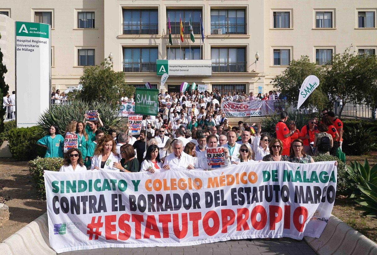 MLG 13-06-2025.-Concentración de médicos contra el borrador del Estatuto Marco del Ministerio de Sanidad, motivo por el que están convocados a la huelga nacional en esta jornada.