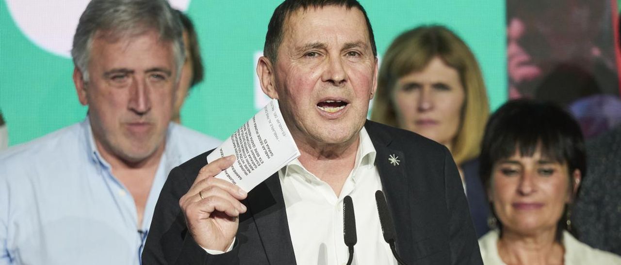 El coordinador general de EH Bildu, Arnaldo Otegi, durante el acto de presentación de candidaturas de EH Bildu en Navarra, este jueves en Pamplona.