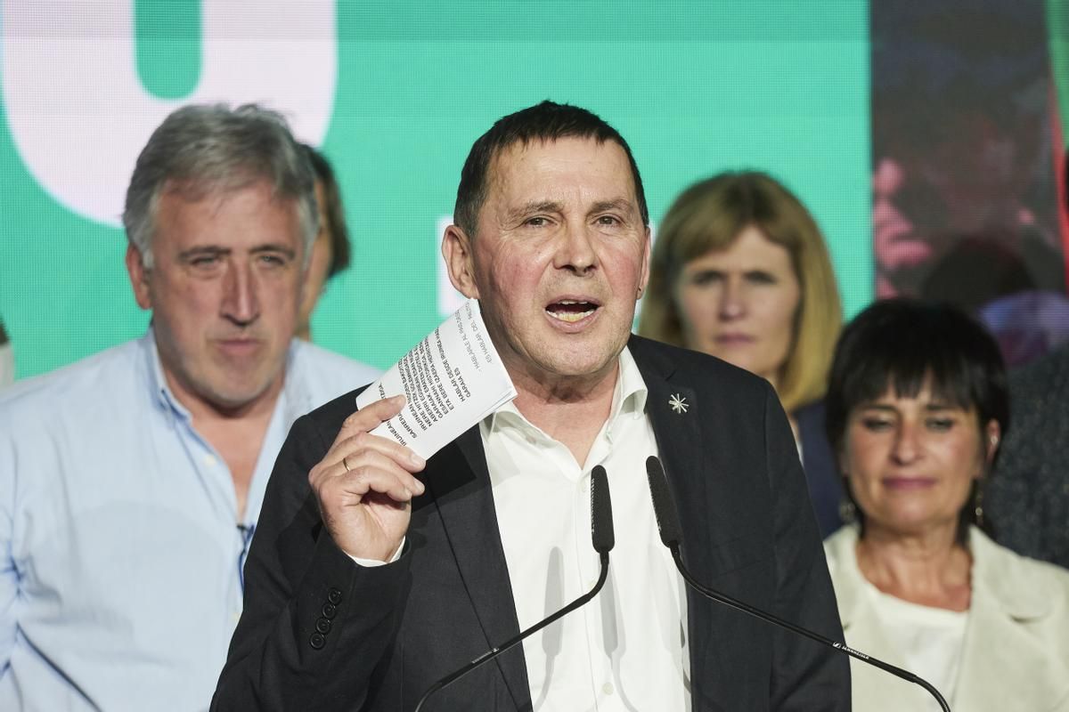 El coordinador general de EH Bildu, Arnaldo Otegi, durante el acto de presentación de candidaturas de EH Bildu en Navarra, este jueves en Pamplona.