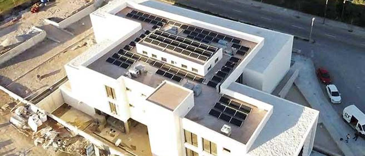 La nueva sede de Protur Hotels en Cala Millor, cuyas obras ya estÃ¡n finalizando, dispone de placas solares en la cubierta.