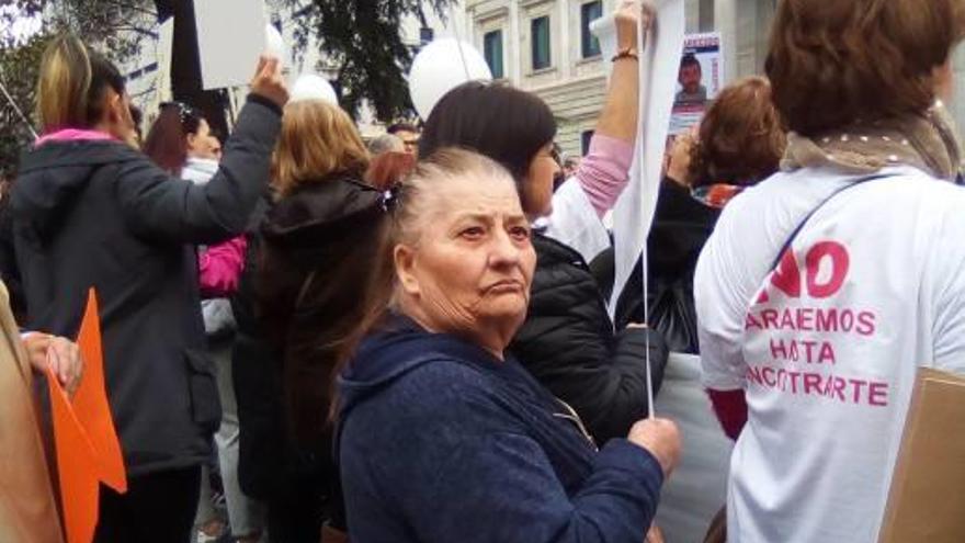 Maria Òrrit, la mare dels joves desapareguts fa 30 anys, ahir davant del Congrés dels Diputats