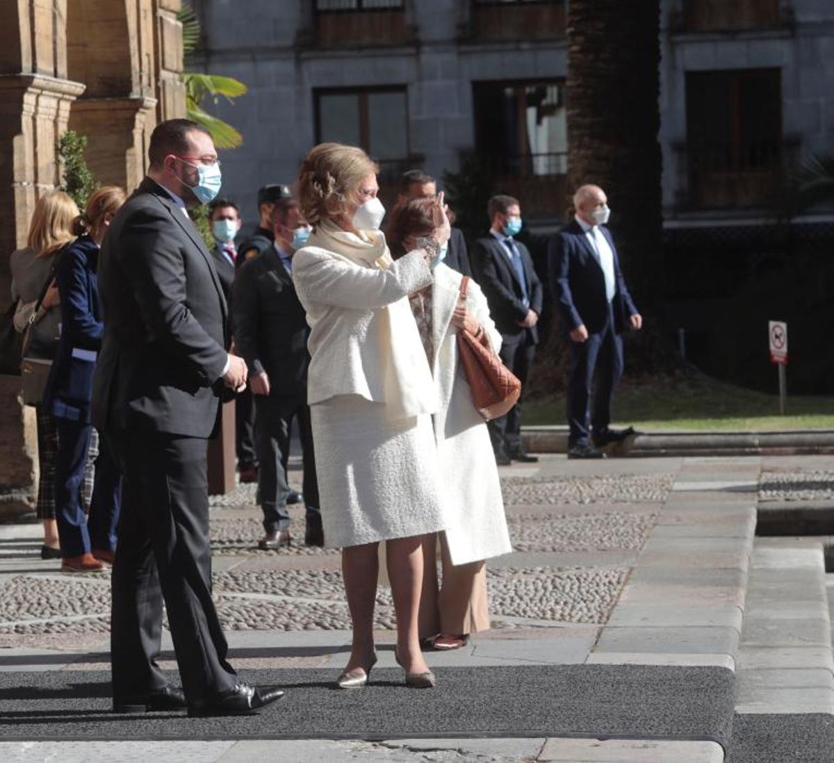 La Reina, Doña Sofía, a su llegada a Oviedo La Reina, Doña Sofía, a su llegada a Oviedo