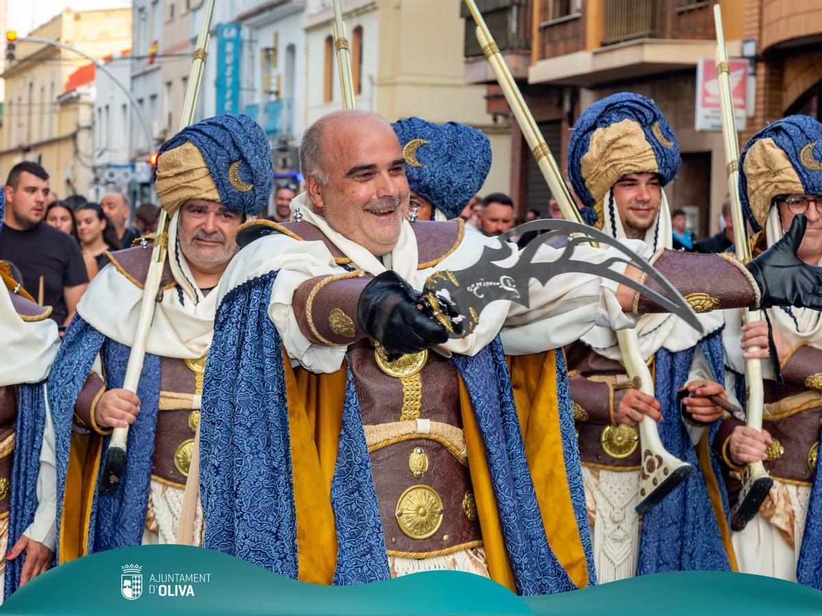 Oliva vive con la máxima pasión las fiestas de Moros i Cristians 2026: Vecinos y turistas disfrutan de la espectacularidad de los actos