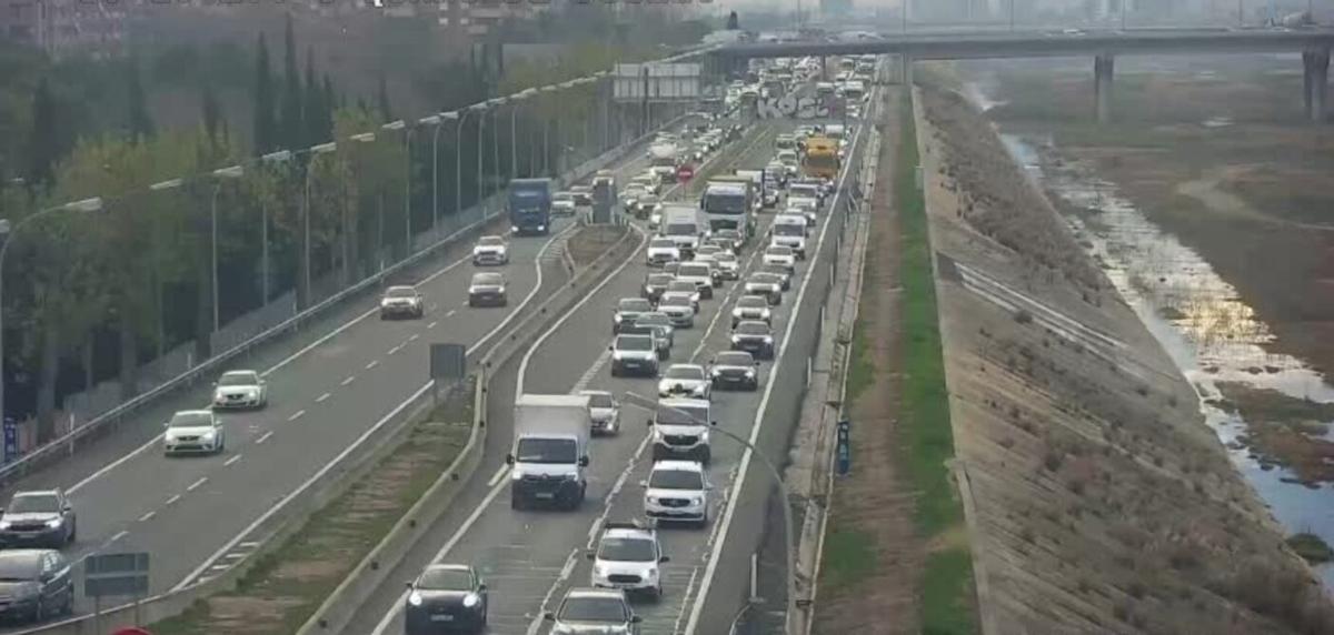 Imagen de la V-30, a la altura de Mislata, a primera hora de esta mañana.