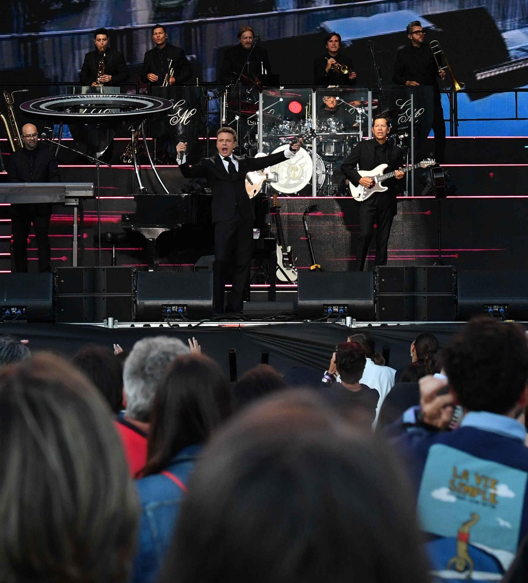 Luis Miguel alarga su leyenda en A Coruña
