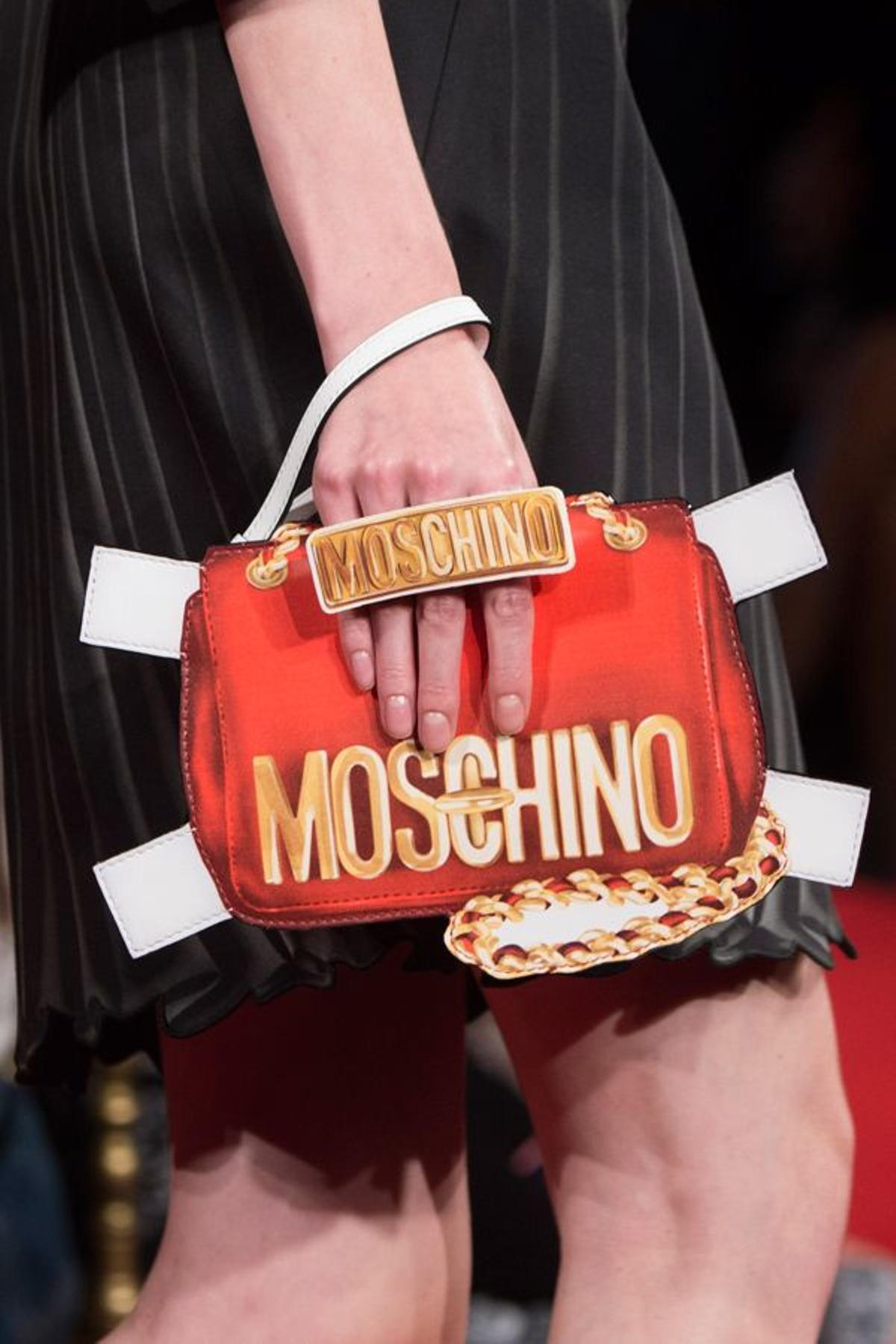 Accesorios que enamoran: desfile de Moschino