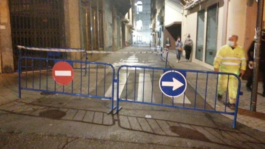 El Ayuntamiento cierra María Cristina al tráfico por motivos de seguridad tras el derrumbe del muro