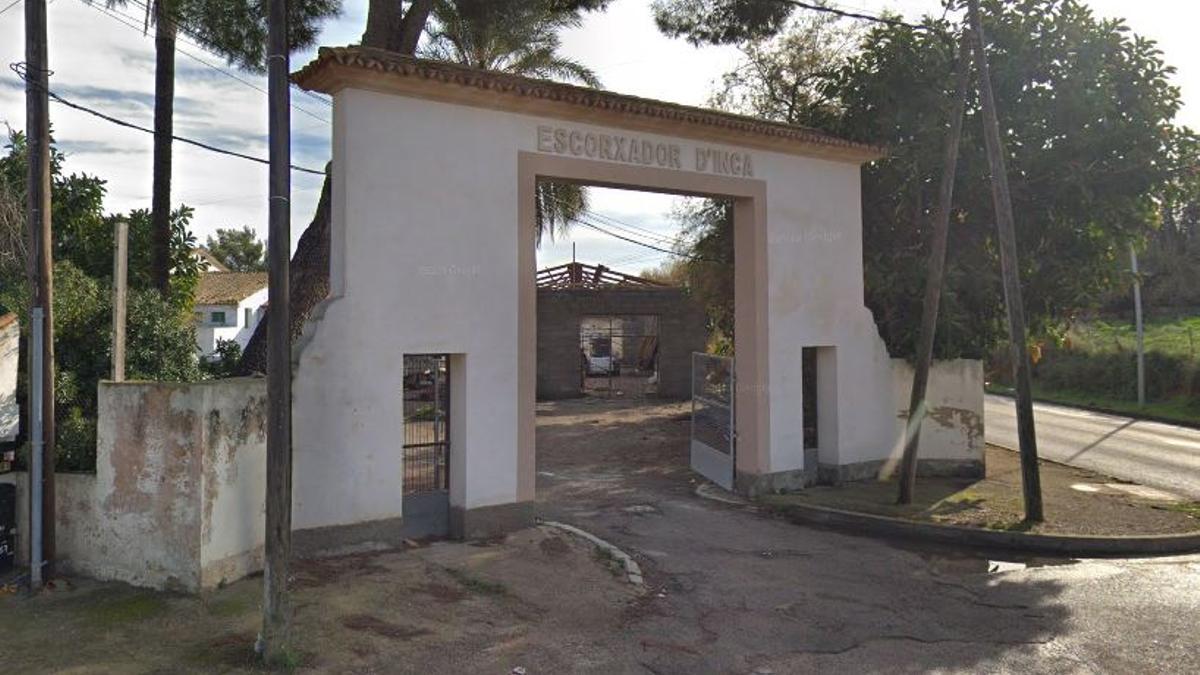 Exterior del matadero de Inca.