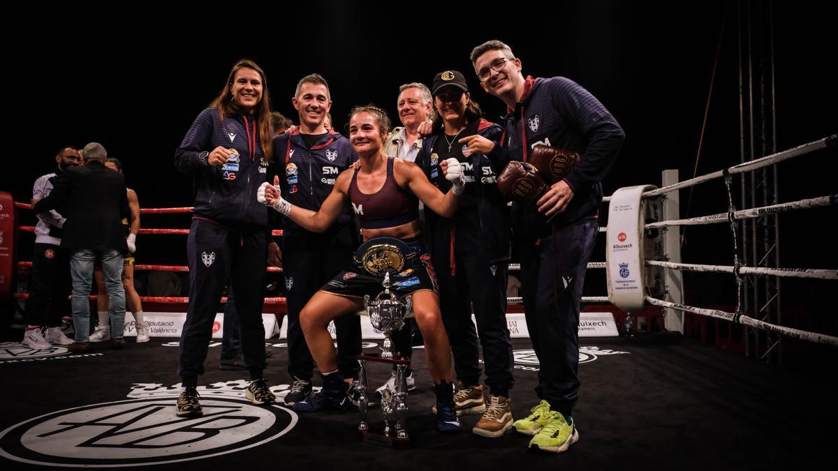 Sheila Martínez retiene su cinturón europeo del peso pluma en Albuixech
