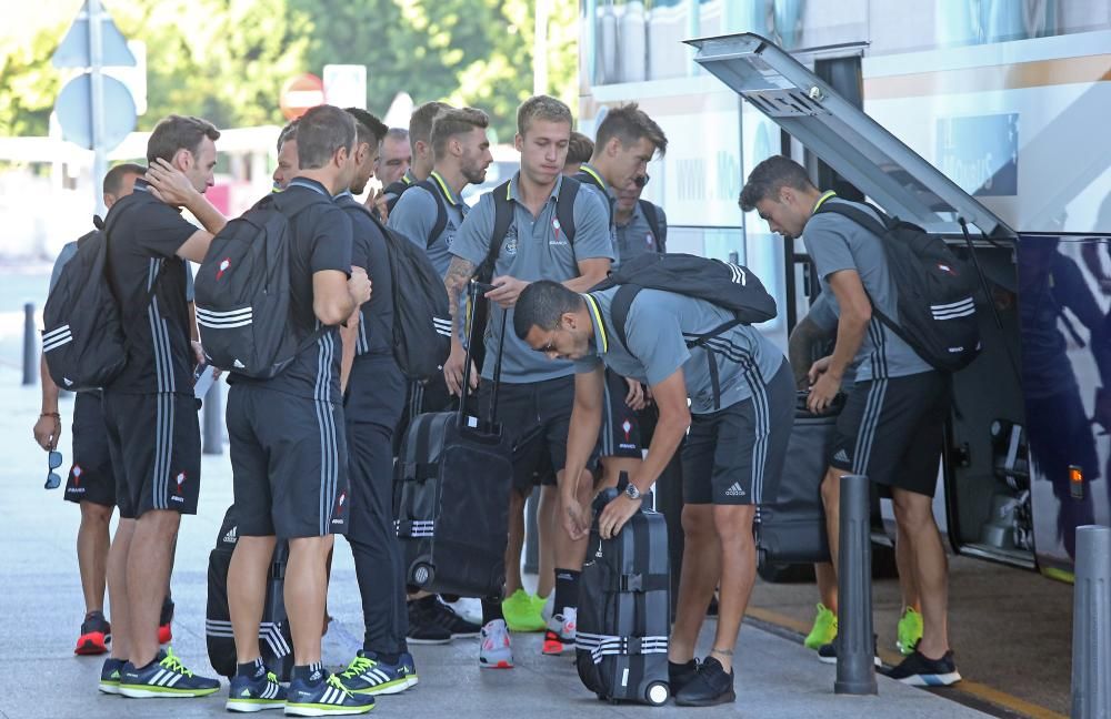 El equipo vigués despega desde Peinador para arrancar la gira italiana, que dirará diez días y en la que se enfrentará a Fiorentina, Pisa, Pescara, Milan y Sassuolo