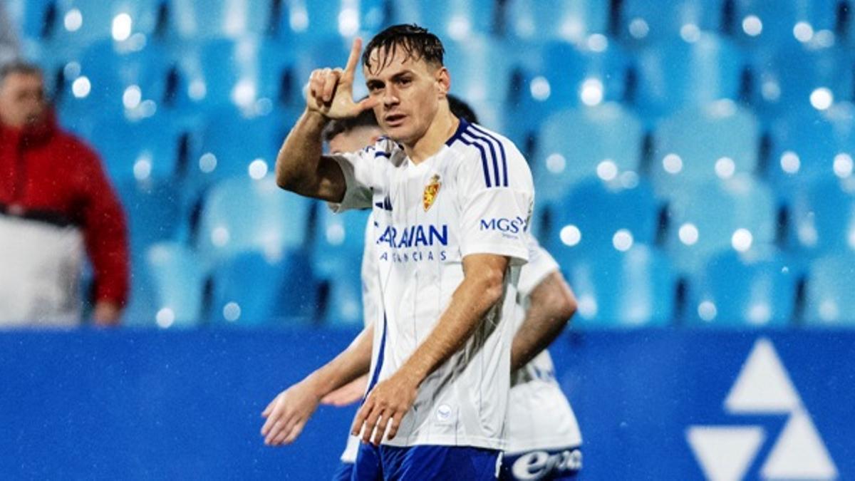 Dani Gómez celebra el gol que le marcó al Eldense de penalti.