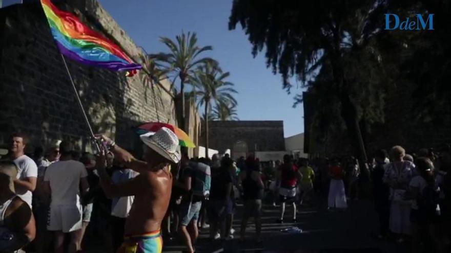 Centenares de personas asisten a la fiesta del Orgullo LGTBI en Es Baluard