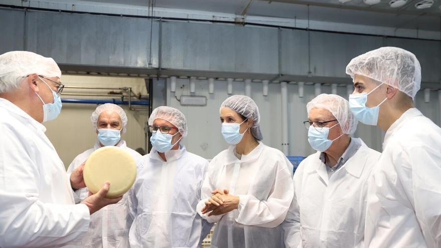 Medio Rural apuesta en Lalín por los productos lácteos con sello Galega 100%