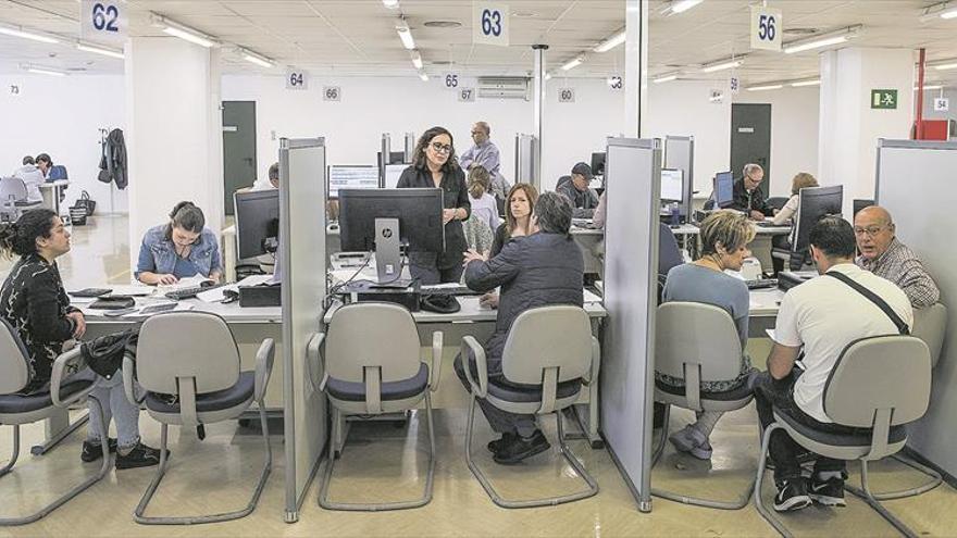 Castellón suma seis nuevos funcionarios al día y supera por primera vez los 30.000