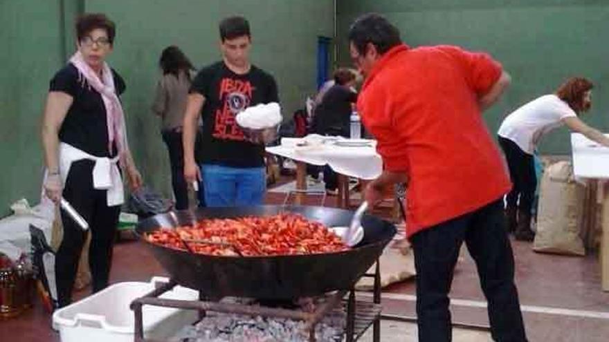 Asado de los pimientos antes de la degustación.