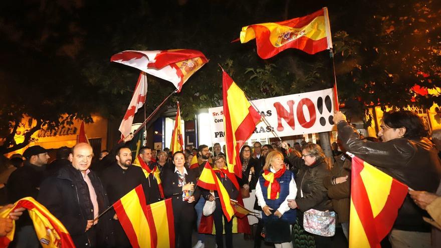 Nueva noche de protestas en la sede del PSOE de Zaragoza