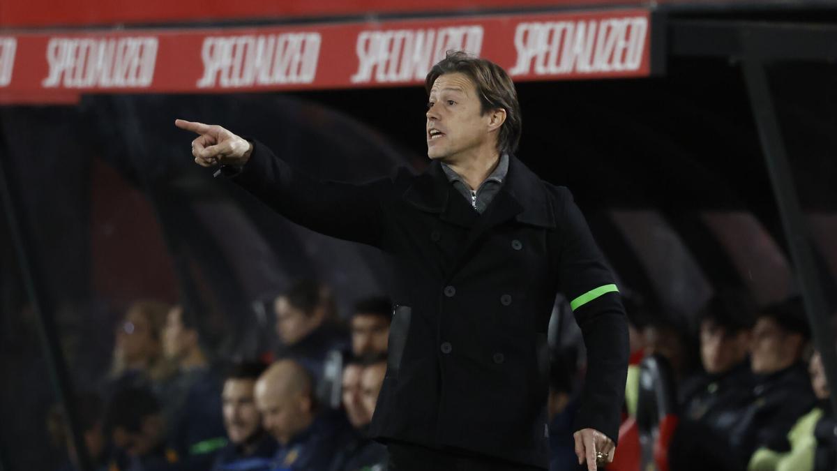 Matías Almeyda, durante el encuentro correspondiente a la jornada 22 de LaLiga EA Sports que disputan este lunes Mallorca y Sevilla en el estadio de Son Moix