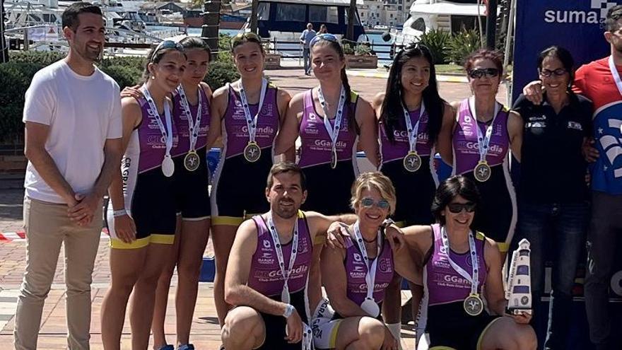 Las remeras del Club Grau Gandia, en el podio