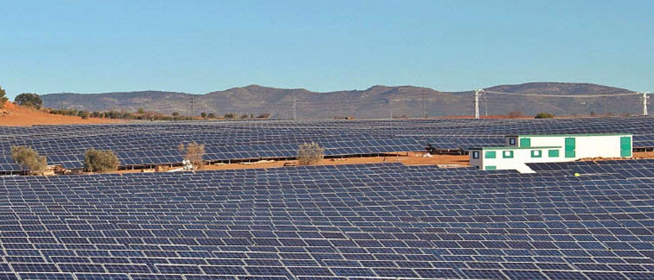 Planta solar de Edisun Power en Requena. | LEVANTE-EMV