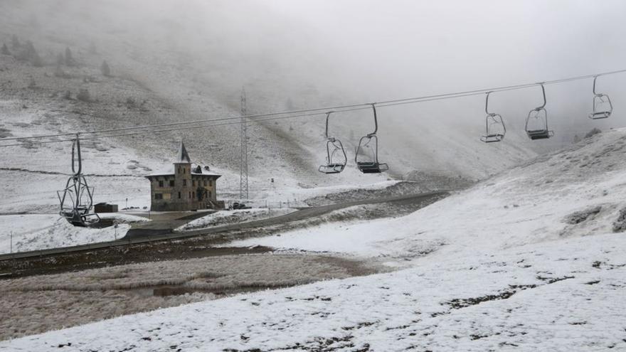 Les estacions d’esquí volen obrir a finals de mes