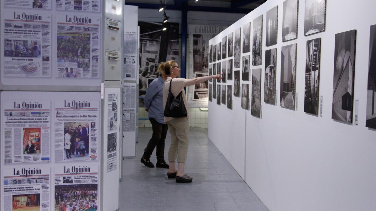 Dos personas en el Museo de LA OPINIÓN-EL CORREO DE ZAMORA