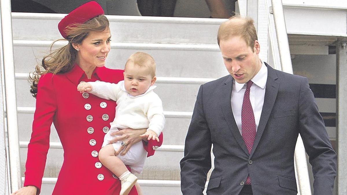 Los duques de Cambridge con el príncipe Jorge en una imagen de 2014.