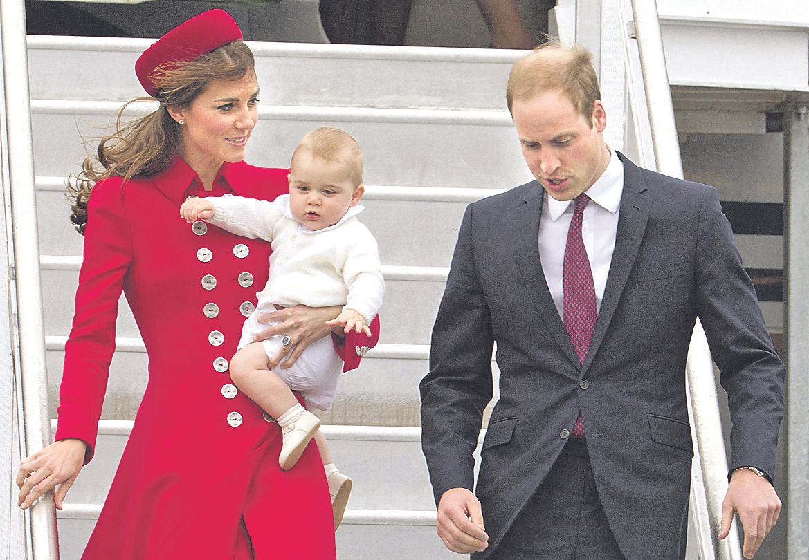 Los duques de Cambridge con el príncipe Jorge en una imagen de 2014.