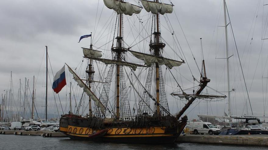 Die &quot;Shtandart&quot;, ein Segelschiff wie im Piratenfilm.