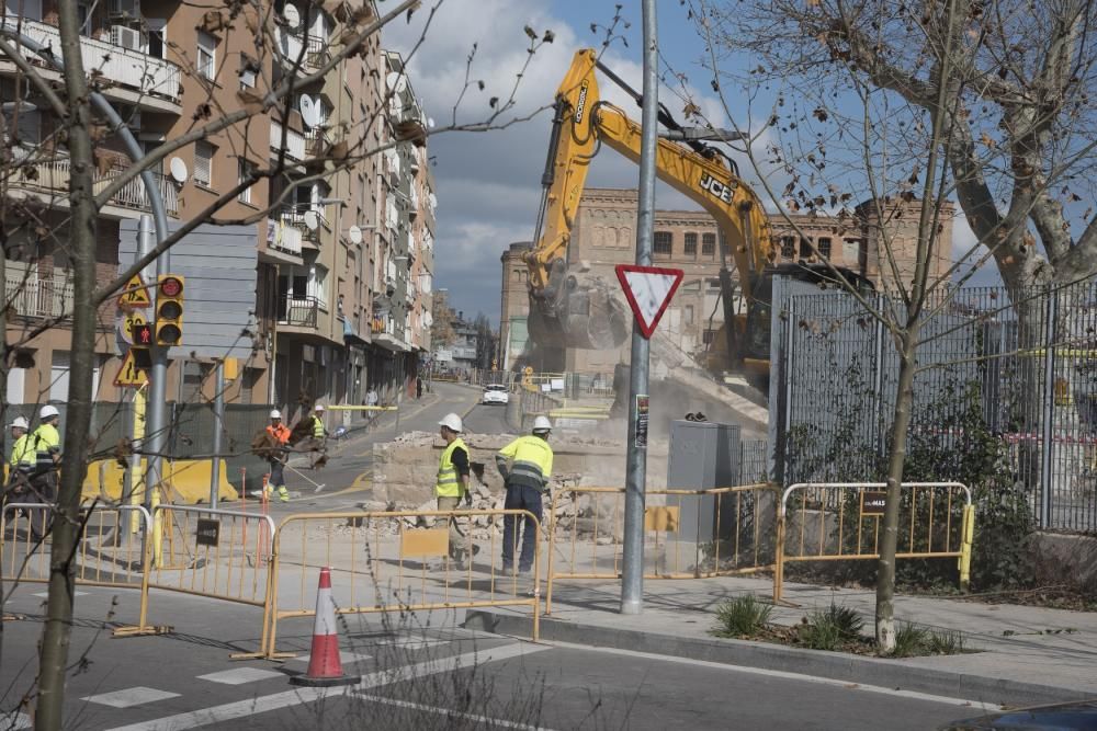 Adeu a l'estació elèctrica que encotillava les obres de la Fàbrica Nova