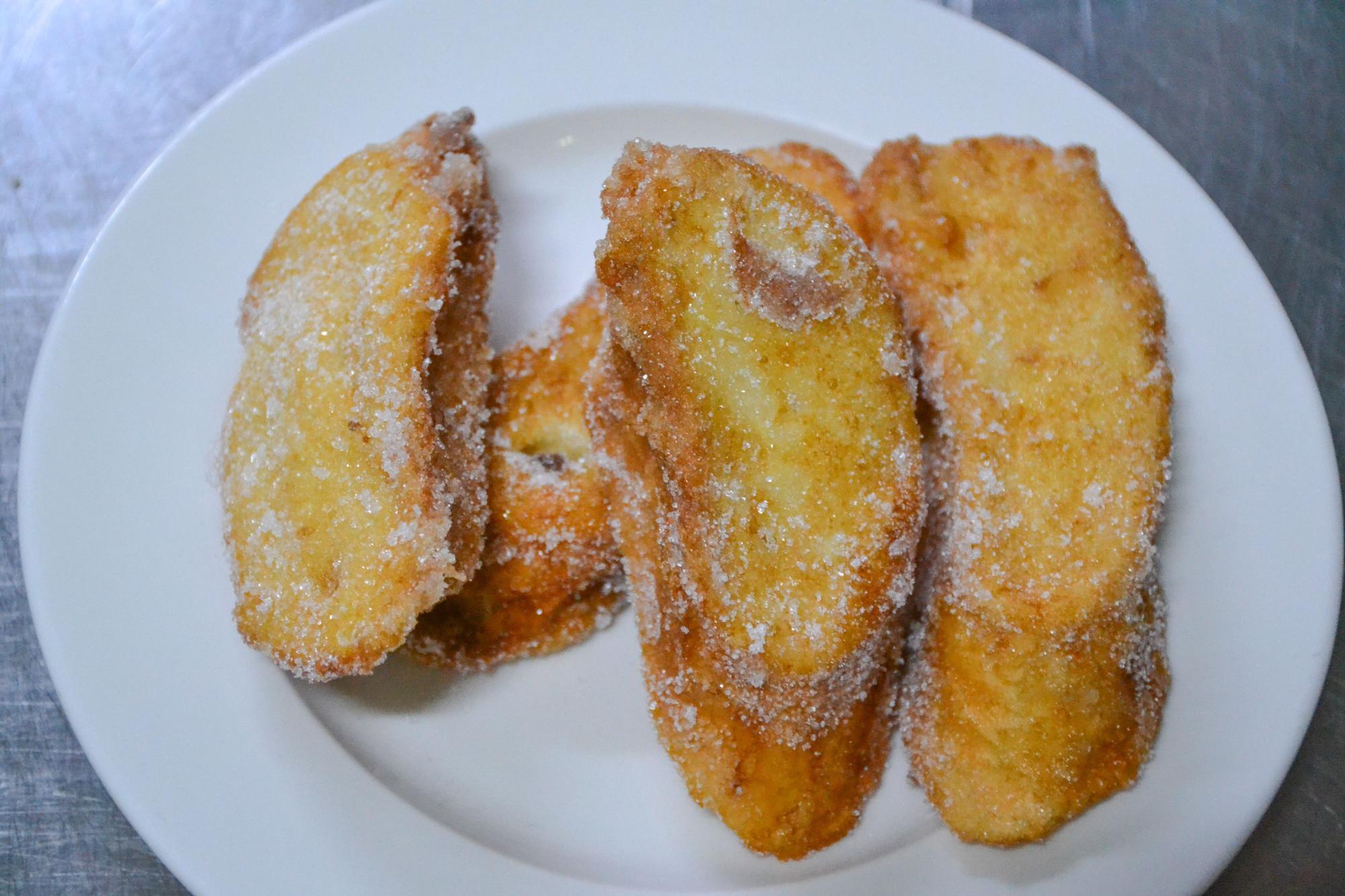 Picatostes (torrijas), otro de los postres tradicionales por carnaval.