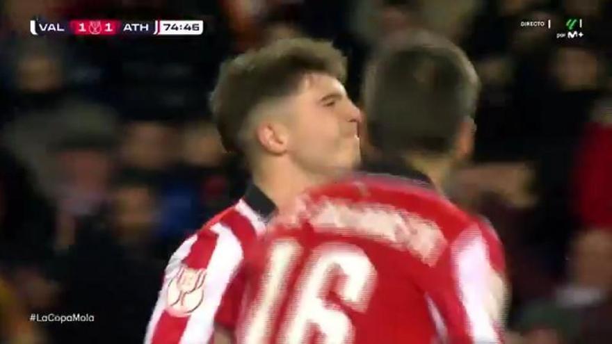 El paradón de Dimitrievski al penalti de Jauregizar en el Valencia - Athletic de Copa