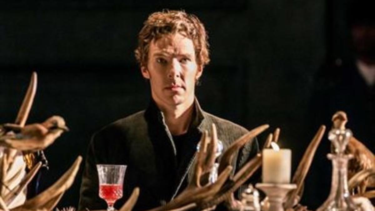 Benedict Cumberbatch, en una escena del  'Hamlet' que interpreta hasta el 31 de octubre en el Barbican de Londres.