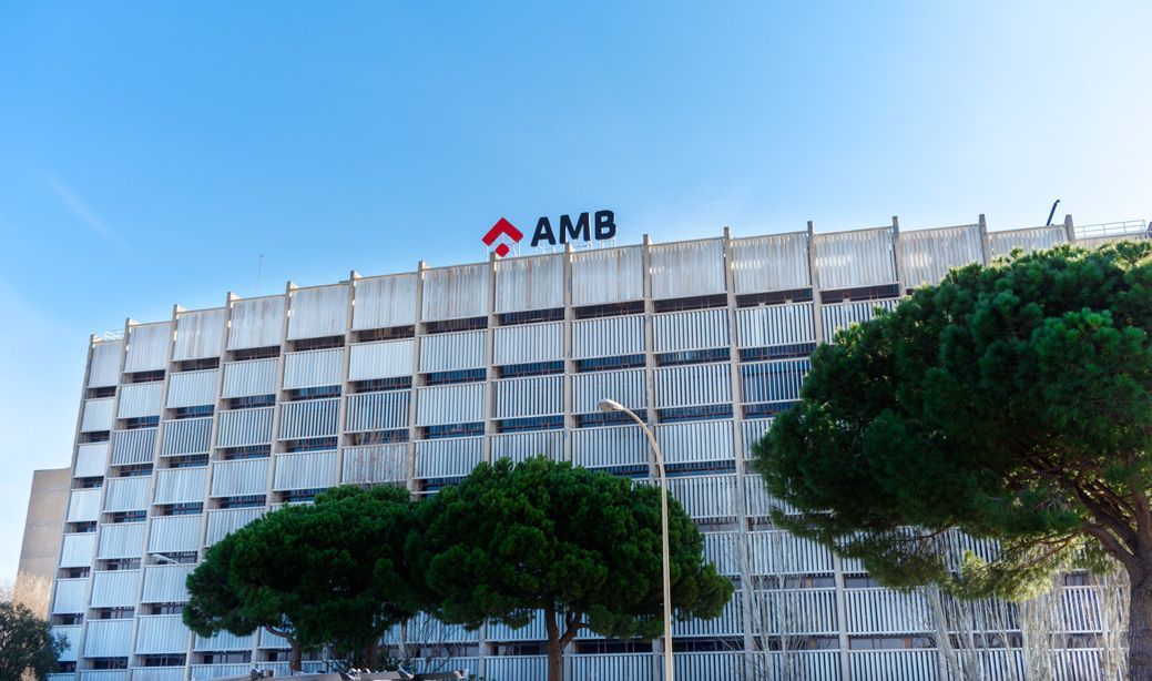 Fachada de la sede del Área Metropolitana de Barcelona (AMB).